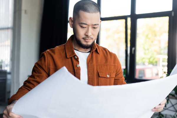 Quels sont les moyens de concevoir un bureau pliable mural pour un petit appartement ?